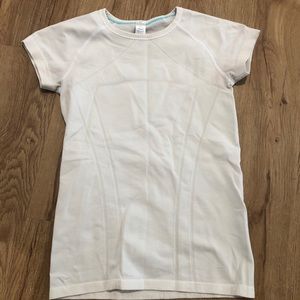 White ivivva short sleeve fly tech shirt